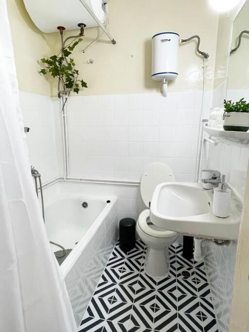 Cute And Quiet Apartment In The Center Of أثينا المظهر الخارجي الصورة